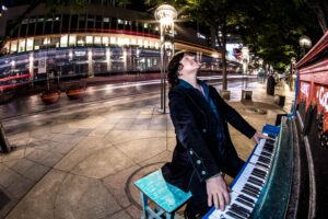 Bob Malone to perform